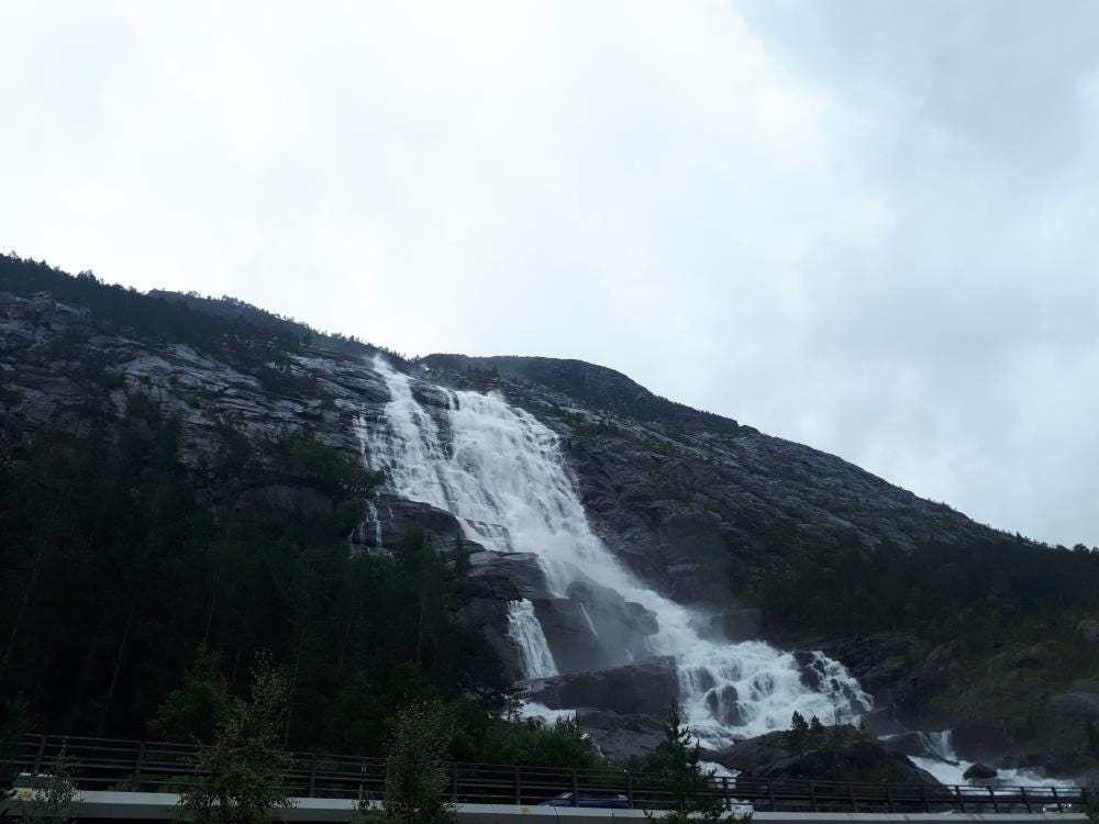 Foto 1 di 2