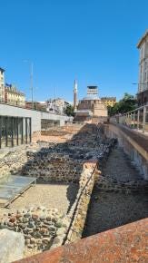 Foto {1} di {2}