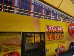 Foto {1} di {2}