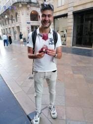Foto {1} di {2}