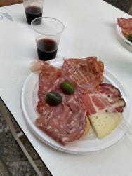 Foto {1} di {2}