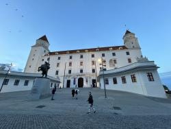 Foto {1} di {2}