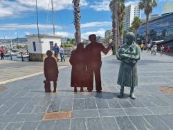 Foto {1} di {2}
