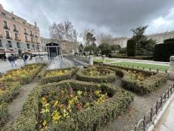Foto {1} di {2}