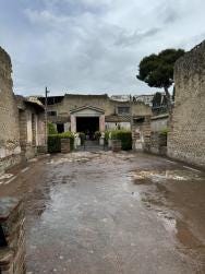 Foto {1} di {2}