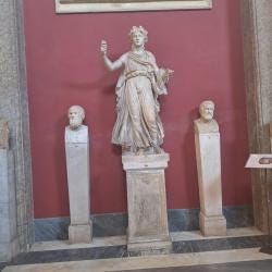 Foto {1} di {2}