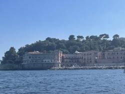Foto {1} di {2}