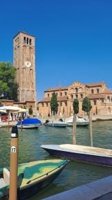 Foto {1} di {2}