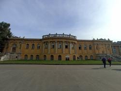 Foto {1} di {2}