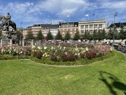 Foto {1} di {2}