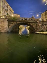 Foto {1} di {2}