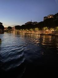 Foto {1} di {2}