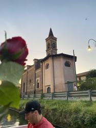 Foto {1} di {2}
