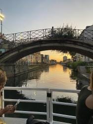 Foto {1} di {2}