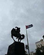 Foto {1} di {2}