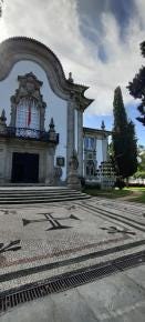 Foto {1} di {2}