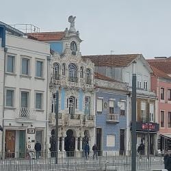 Foto {1} di {2}