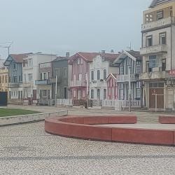 Foto {1} di {2}