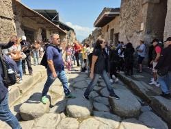 Foto {1} di {2}