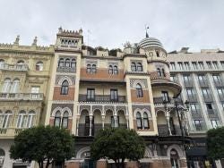Foto {1} di {2}