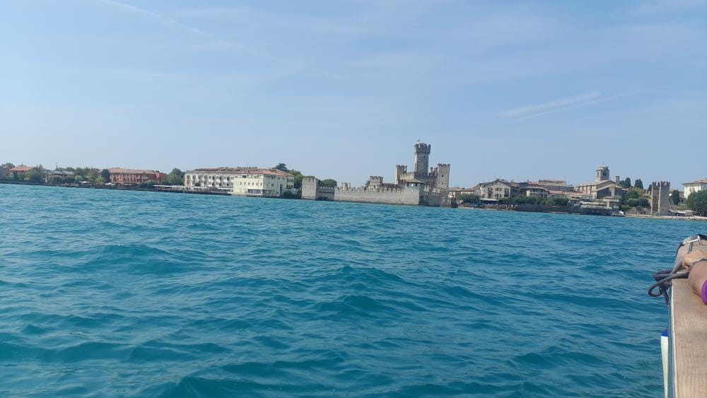 Foto 1 di 3