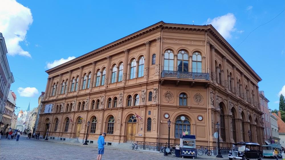 Foto 1 di 3