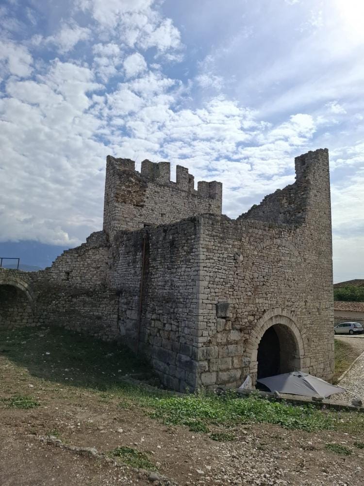 Foto 1 di 3
