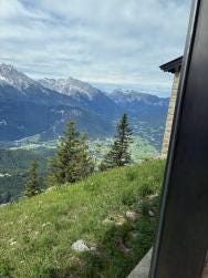 Foto {1} di {2}