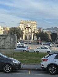 Foto {1} di {2}