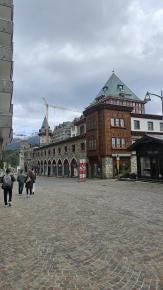 Foto {1} di {2}