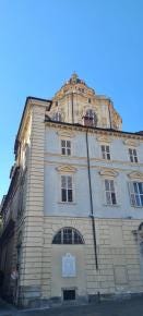 Foto {1} di {2}