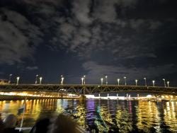 Foto {1} di {2}