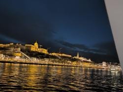 Foto {1} di {2}