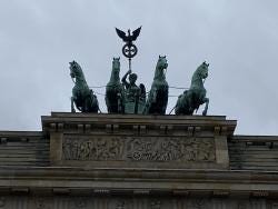 Foto {1} di {2}