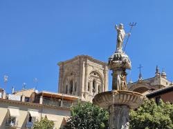 Foto {1} di {2}