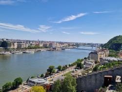 Foto {1} di {2}