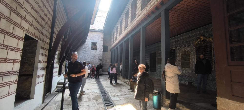 Foto 6 di 10