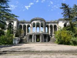 Foto {1} di {2}