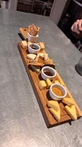 Foto {1} di {2}