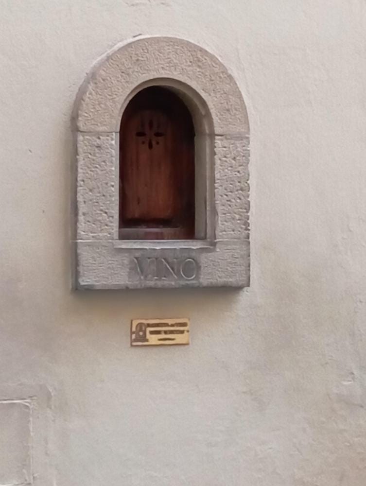 Foto 2 di 2