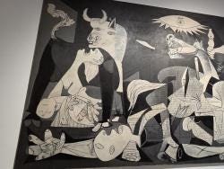 Foto {1} di {2}