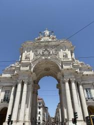 Foto {1} di {2}