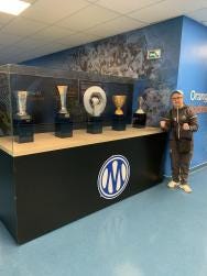 Foto {1} di {2}