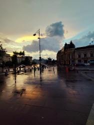 Foto {1} di {2}