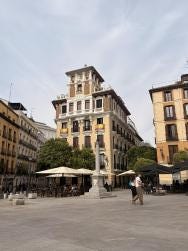 Foto {1} di {2}