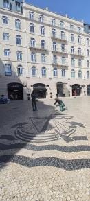 Foto {1} di {2}