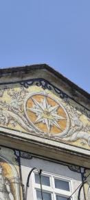 Foto {1} di {2}