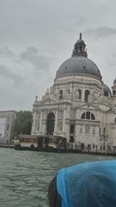 Foto {1} di {2}