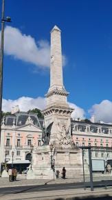 Foto {1} di {2}