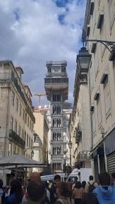 Foto {1} di {2}